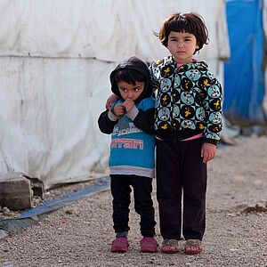 Kinder aus syrischer Flüchtlingsfamilie in einem Camp in der Bekaa-Ebene, Libanon, 1/2019