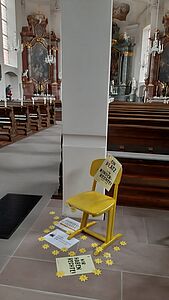 Mitten in der Kirche, steht nun unser Platz für Kinderrechte. Alle Sternsingerkinder symbolisieren, mit ihrem Namen, die Wichtigkeit von Kindern und Jugendlichen. Bei uns sind sie nicht mehr zu übersehen! // © Martin Dichtel