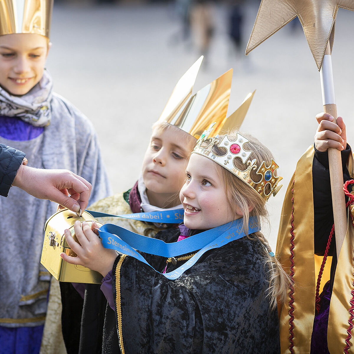 Sternsinger Freuen Sich über Sammelergebnis | Kindermissionswerk "Die ...